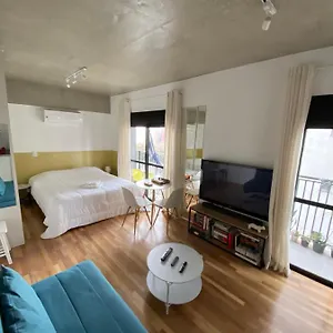 Apartamento 85 New W Balcony, Fast Wifi And Movie Screen!